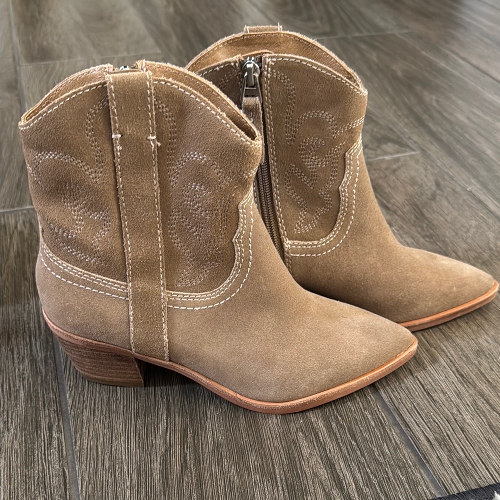 Dolce vita Stylish Tan Suede Ankle Boots